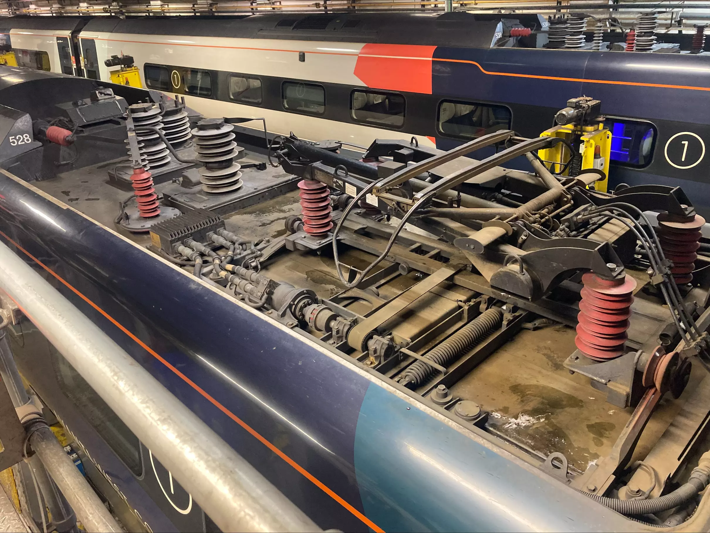 The top of a Pendolino labelled with all the parts that allow it to tilt