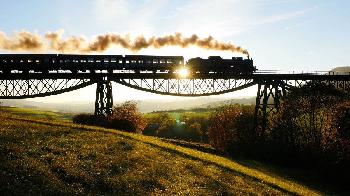 The world’s first steam-powered passenger railway (1825)